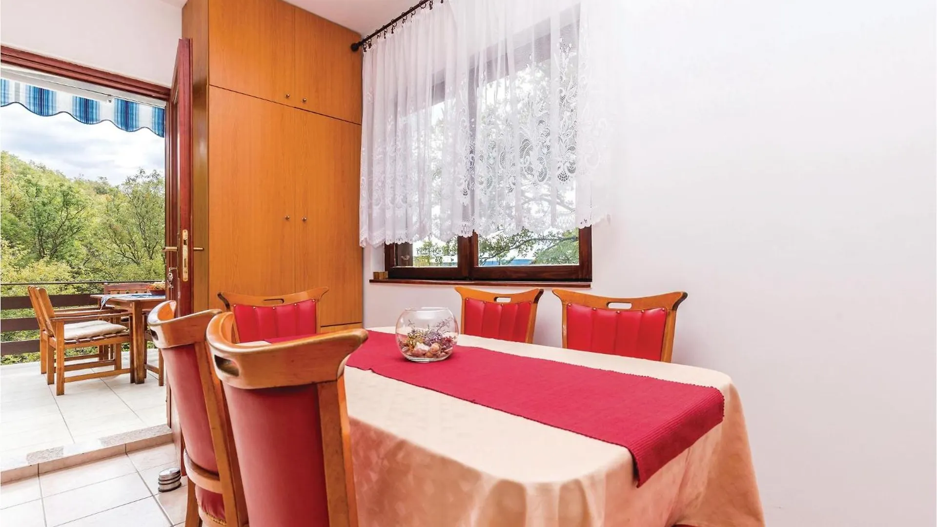 2 Bedroom Gorgeous Apartment In Jadranovo Croatia
